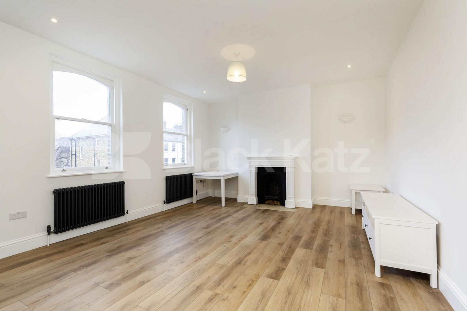 Newly refurbished 2 bedroom plus study / Guest room split over 2 floors Stroud Green Road, Stroud Green